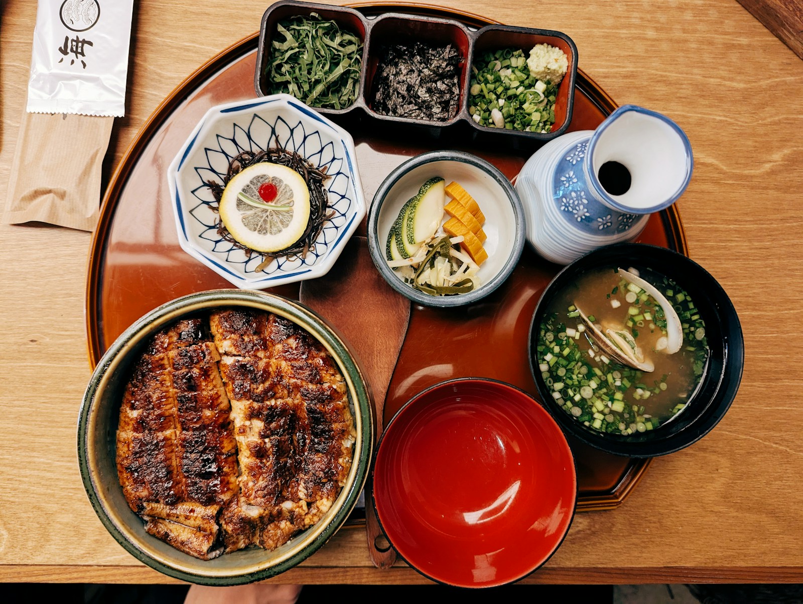 香ばしく焼いた季節の魚