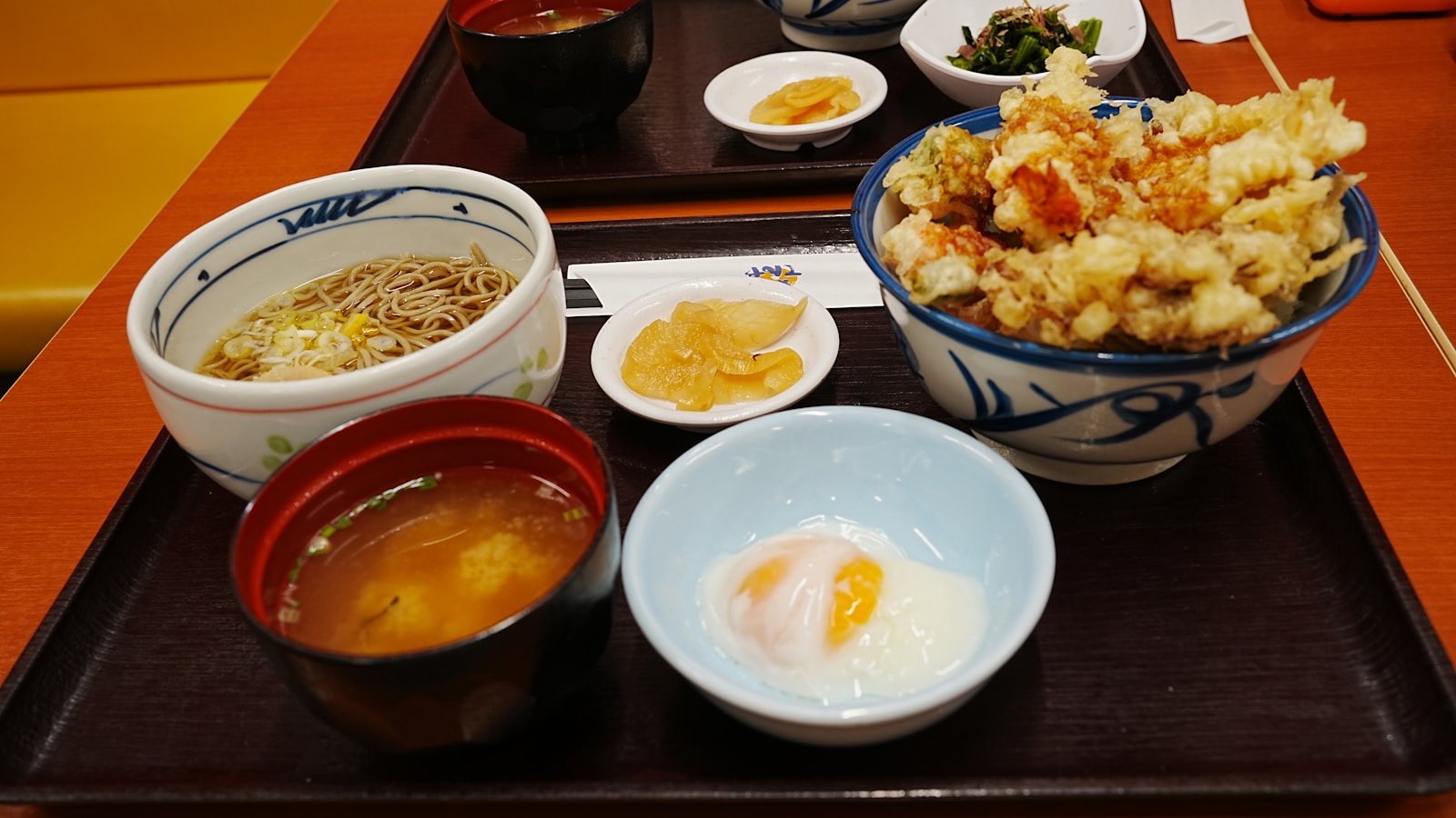 揚げたての季節野菜の天ぷら